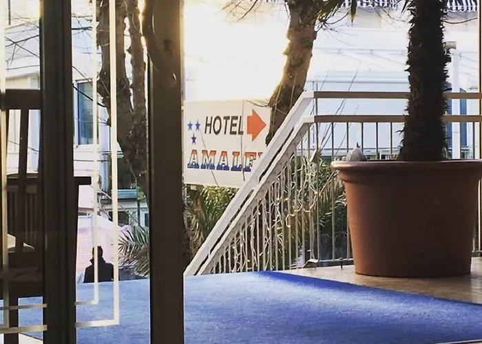 Amalfi Smart Hub & - Ideale Per Ragazzi Hotel 3*