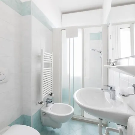 Otel Amalfi Smart Hub Rooms & Apartments - Ideale Per Ragazzi Riccione