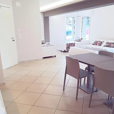 Amalfi Smart Hub Rooms & Apartments - Ideale Per Ragazzi Otel Riccione