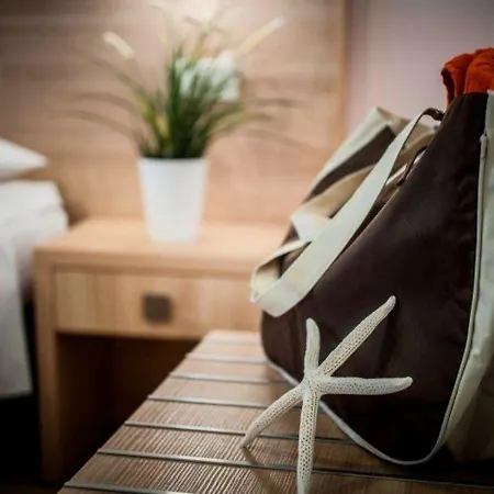 Otel Amalfi Smart Hub Rooms & Apartments - Ideale Per Ragazzi 3*