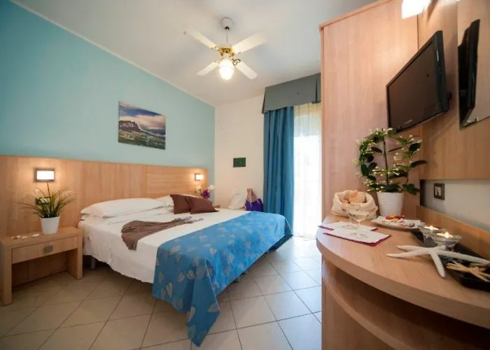 Hotel Amalfi Smart Hub Rooms & Apartments - Ideale Per Ragazzi 3*